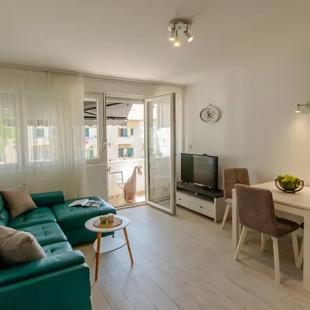 Апартаменти Stylish Olga Near And Old Town Спліт