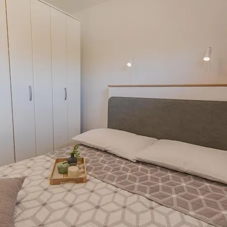 Stylish Olga Near And Old Town Apartament